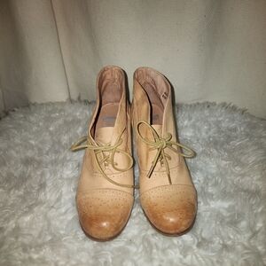 Jeffrey Campbell Tan Lace Up Boots